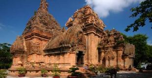 Lever au soleil au sanctuaire My Son