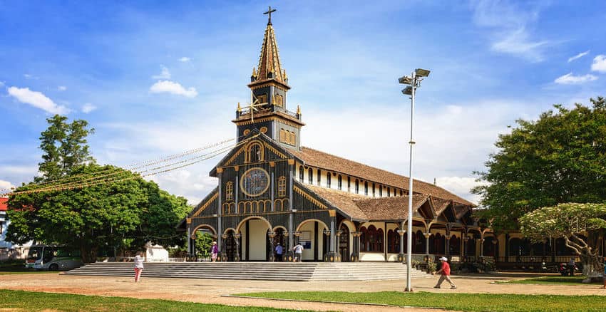 La-Cathedrale-de-Kon-Tum 