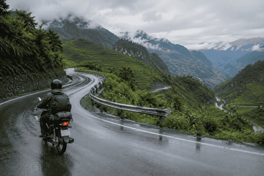 boucle-ha-giang-moto-route-humide
